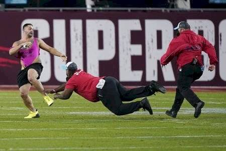 hombre que invadió la cancha ganó cientos de miles de dólares en apuestas