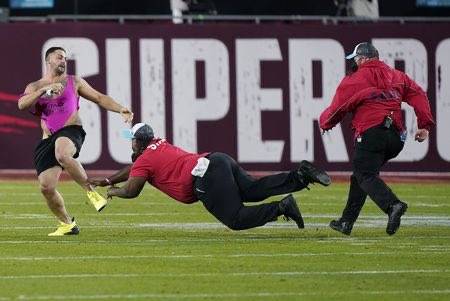 hombre que invadió la cancha ganó cientos de miles de dólares en apuestas hombre que invadió la cancha ganó cientos de miles de dólares en apuestas