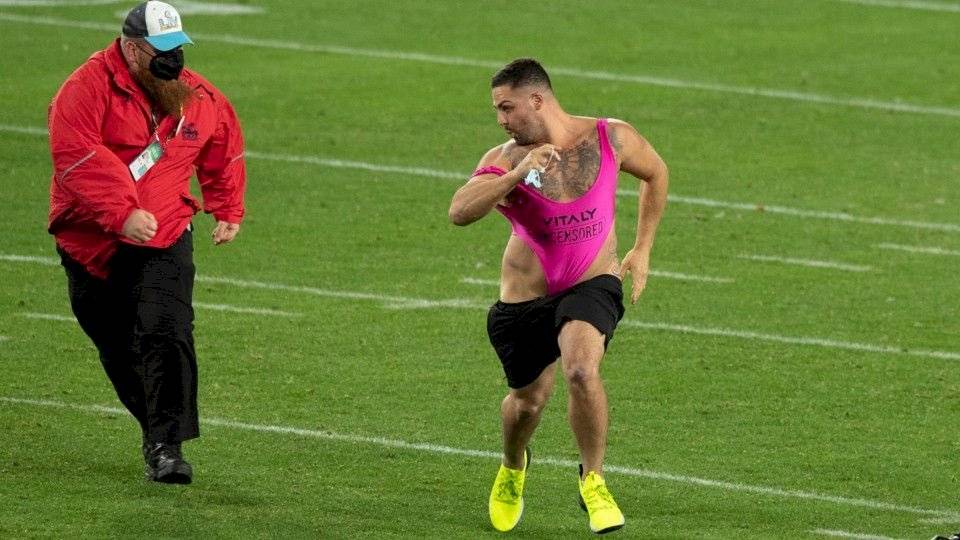 hombre que invadió la cancha ganó cientos de miles de dólares en apuestas