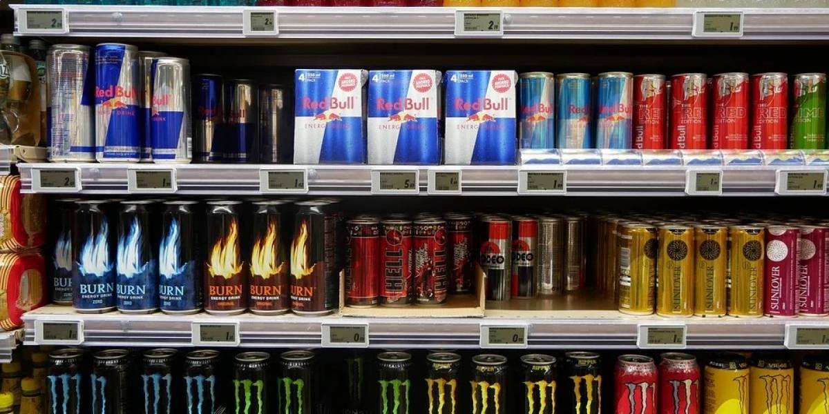 Estudio detalla tres componentes en las bebidas energéticas que causan "graves problemas al corazón"