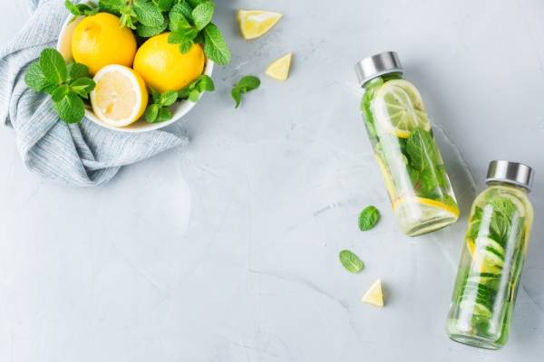 Agua con limón