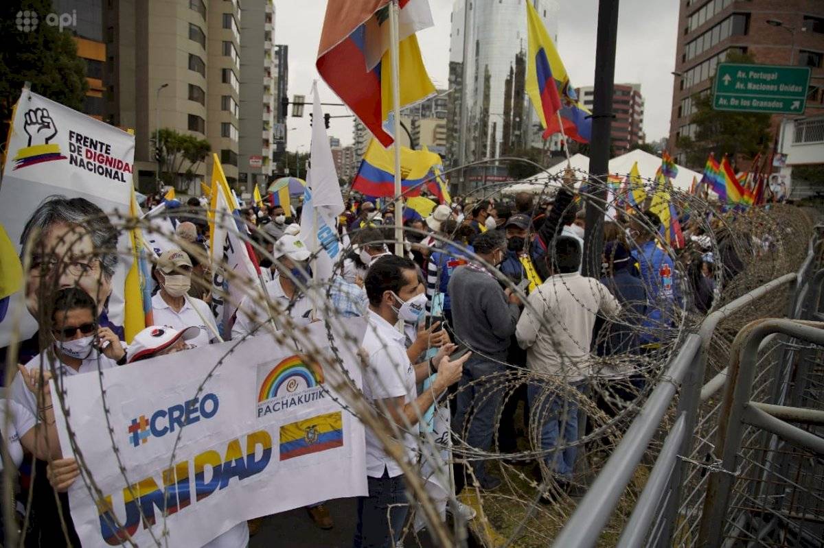 Fuerte resguardo en el CNE Quito