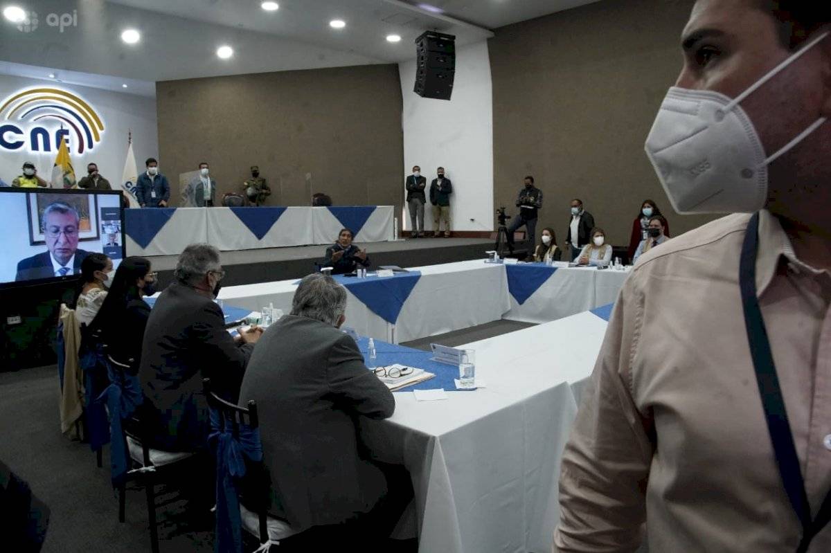 Yaku Pérez y Guillermo Lasso se reunieron este 12 de febrero en el CNE de Quito