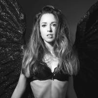 Esquiadora posa en portada de Playboy para "crear conciencia" en su deporte