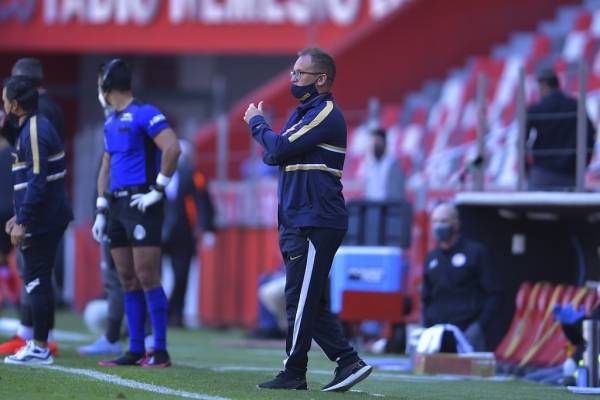 Andrés Lillini explota contra el arbitraje tras la derrota de Pumas y cuestiona a los dirigentes de la FMF