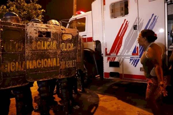 El motín dejó seis presos muertos, en el que un grupo de internos tomó como rehenes a varios guardias