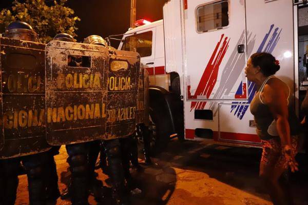 El motín dejó seis presos muertos, en el que un grupo de internos tomó como rehenes a varios guardias El motín dejó seis presos muertos, en el que un grupo de internos tomó como rehenes a varios guardias