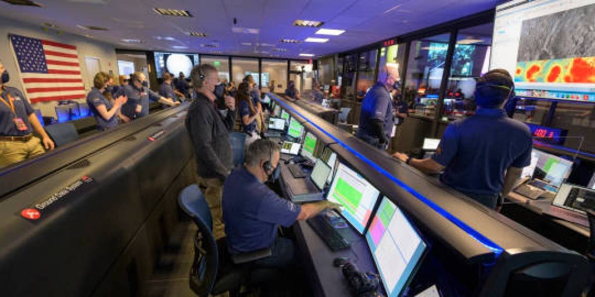 Astrónomos del JPL publican las primeras imágenes a color de Marte enviadas por el Perseverance