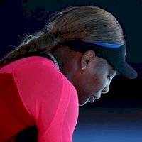 Serena Williams rompe en llanto tras ser eliminada del Abierto de Australia