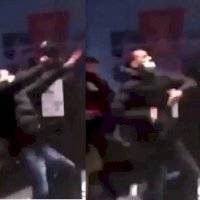 ¡Qué golpe! Manifestante confunde la salida y choca contra escaparate en Barcelona