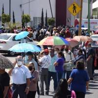 FOTOS: Un primer día de largas filas por la vacuna en Ecatepec
