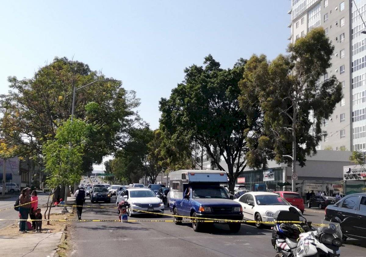 Atacan a balazos a dos mujeres en Zapopan, una murió en su camioneta