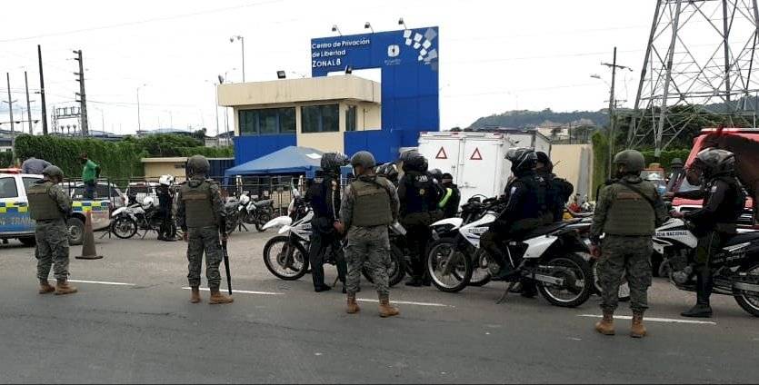 Contingente de las Fuerzas Armadas se despliega a la cárcel de Turi y Guayaquil