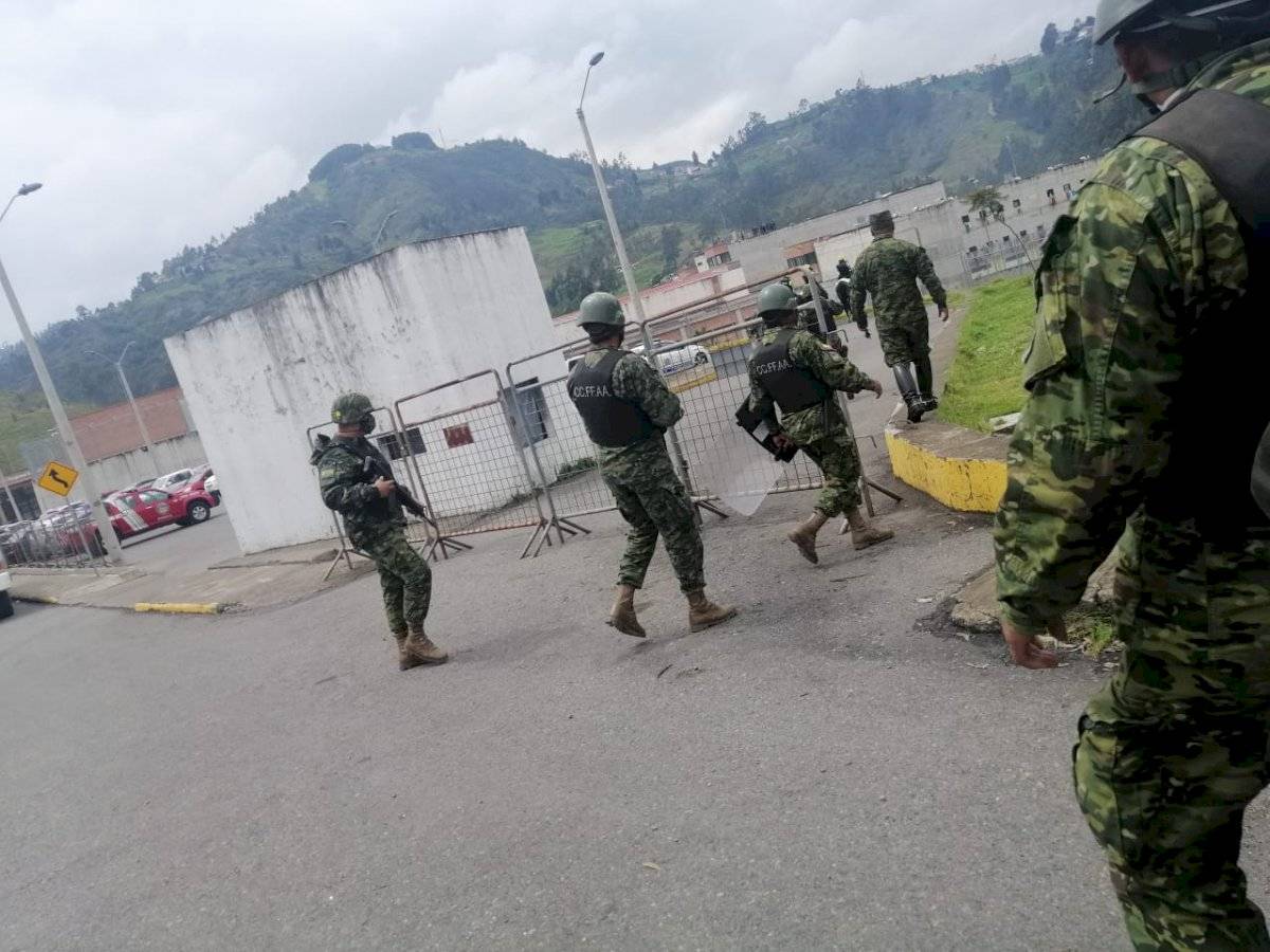 Contingente de las Fuerzas Armadas se despliega a la cárcel de Turi y Guayaquil