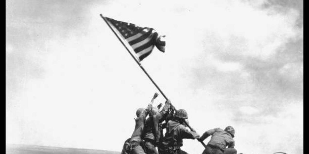 La bandera en el Monte Suribachi: la historia de la famosa foto de Joe Rosenthal