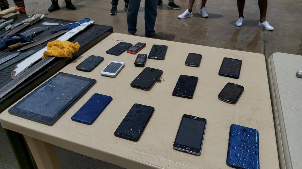 Presos de la cárcel de Turi entregaron armas de fuego y de fabricación artesanal de forma voluntaria