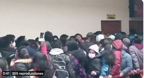 Unos 5 estudiantes mueren al caer de un cuarto piso en universidad en Bolivia