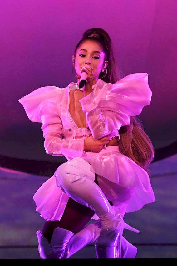 arianagrandez-3efd2f4a9904a35f8d0127223364d602.jpg