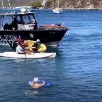 Lancha de la Policía vira kayak de manifestantes