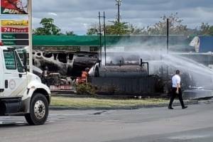 Extinguen incendio de camión de gasolina en estación de Canóvanas