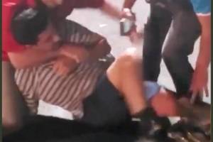 Ciudadanos arrestan a turista que chocó siete vehículos