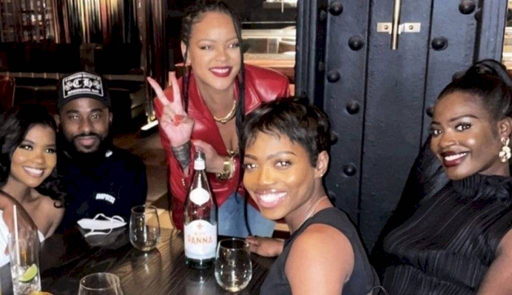 rihanna1024x591-28f0fc7a31991f18ae3eaae04c434879.jpg