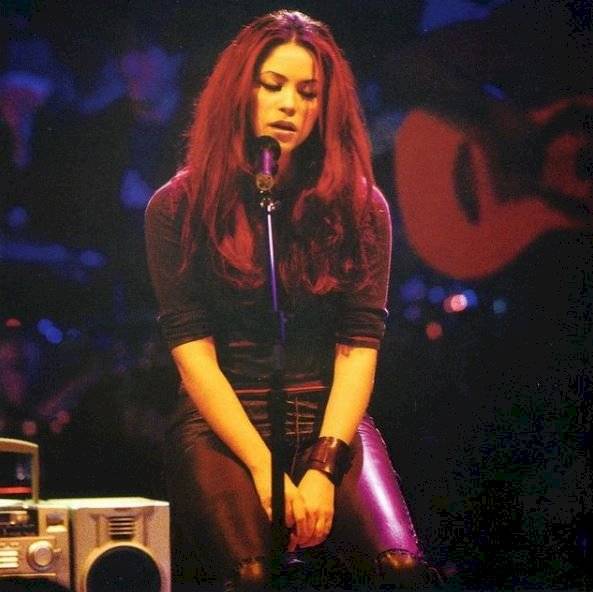 temasdeshakira1-4d51e2a5f8d81a5ed66e69b70be37f18.jpg