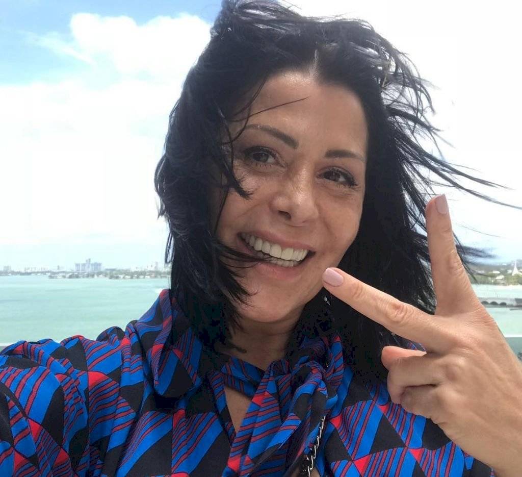 alejandraguzmani-b201b49f7d56677cfef3891e1ff403da.jpg