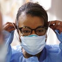 Vuelven en Estados Unidos al uso único de mascarillas médicas N95