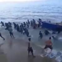 Captan en video inmigrantes desembarcando en playa del oeste