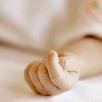 Bebé llega a hospital con fractura en la costilla y sangrado en el pulmón