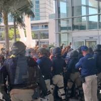 Bloquean paso de evento de la Junta de Control Fiscal en la que participa Pierluisi