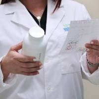 Reclaman incluir a farmacéuticos y técnicos de farmacia entre profesionales que recibirán incentivo