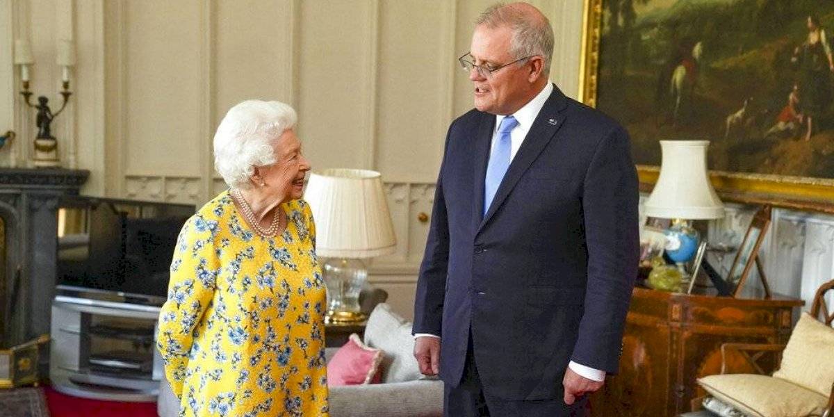 Reina Isabel II recibe a primer ministro de Australia en Windsor Metro
