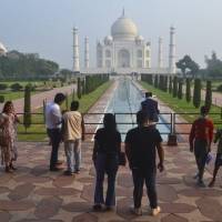 India reabre el Taj Mahal ante caída de los contagios de coronavirus