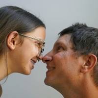 El mejor regalo para papá: una hija sana tras recibir parte del hígado de su padre