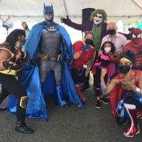 Llevan superhéroes a evento de vacunación en Juncos para atraer a los más jóvenes