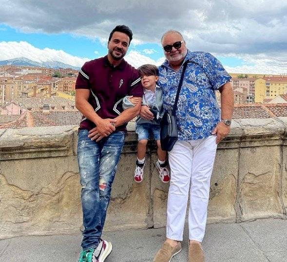 luisfonsi-dc59660b4fbffcb74cdba4b5cc3f3efe.jpg