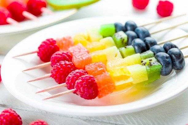 pinchos de frutas