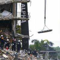 Se eleva a 16 el número de muertos tras colapso de edificio en Miami