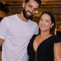 Adamari López vuelve a usar su anillo de compromiso y se va de vacaciones con Toni Costa y su hija
