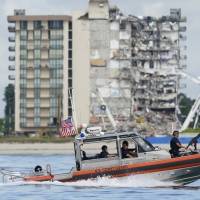 Restos de edificio colapsado en Miami podrían ser derribados
