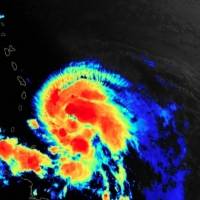Se fortalece la tormenta Elsa en su paso cercano por las Antillas Menores