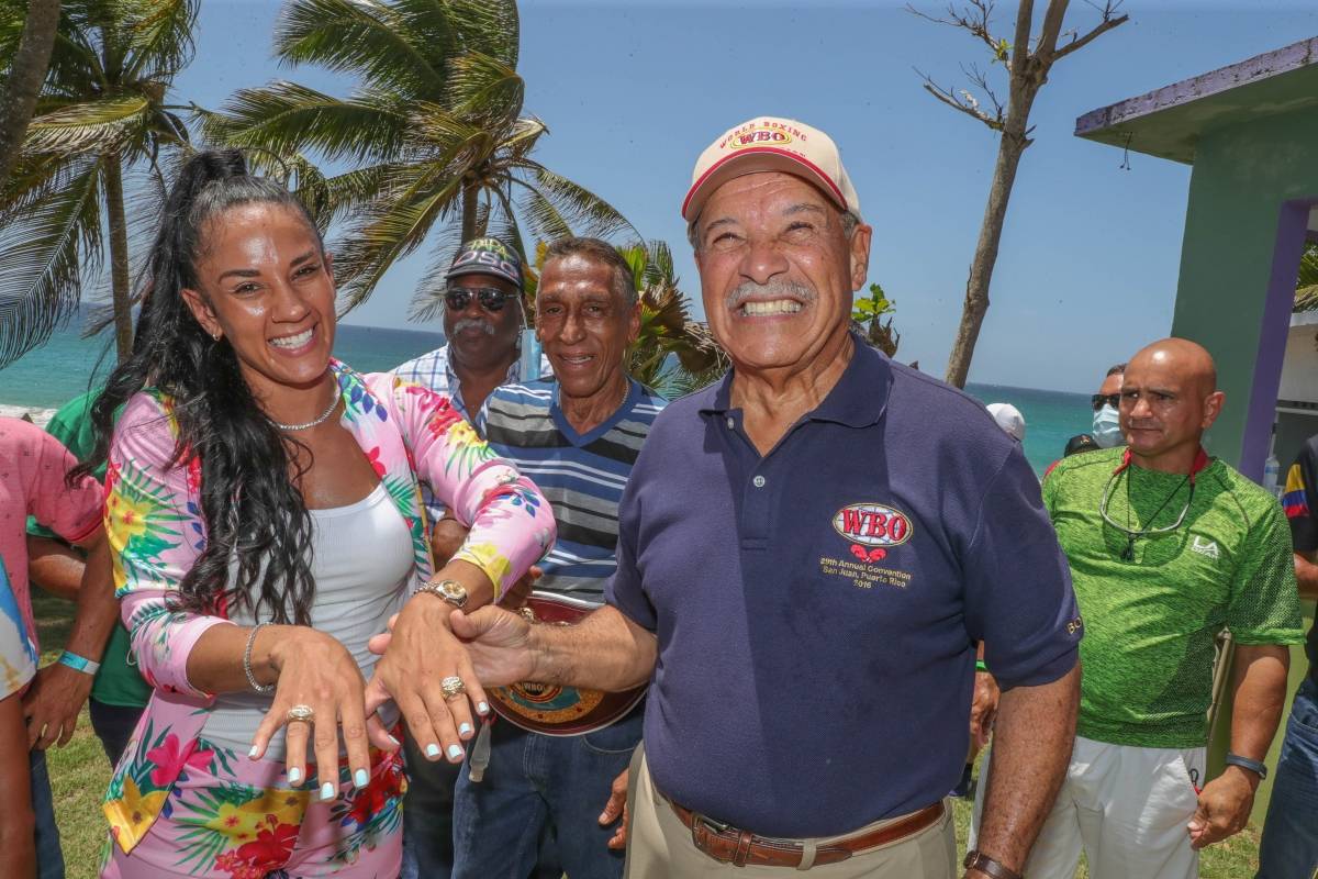 Amanda Serrano recibe sortija de brillantes durante emotiva actividad - Vimarsana News