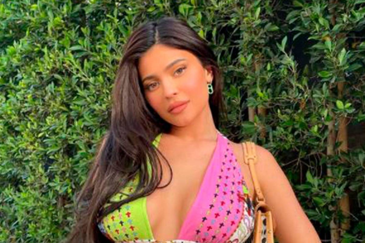 Kylie Jenner discutiendo en español se vuelve viral y divierte a los fans - Vimarsana News