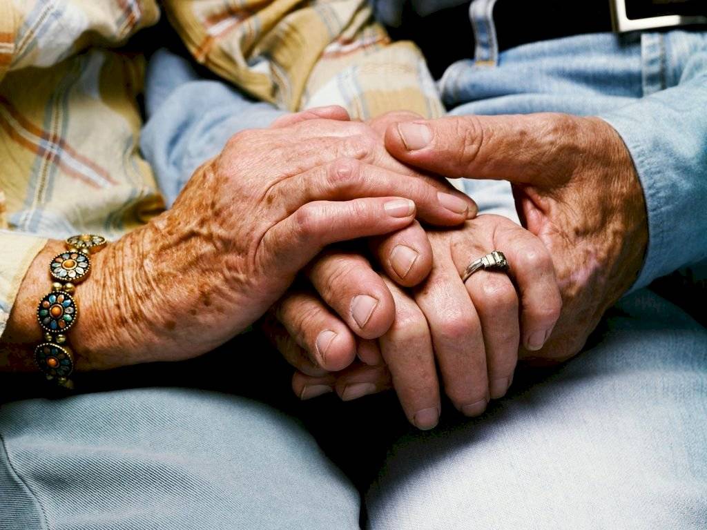 parejadeancianos-6841445f74136bb2668b82449de3465d.jpg