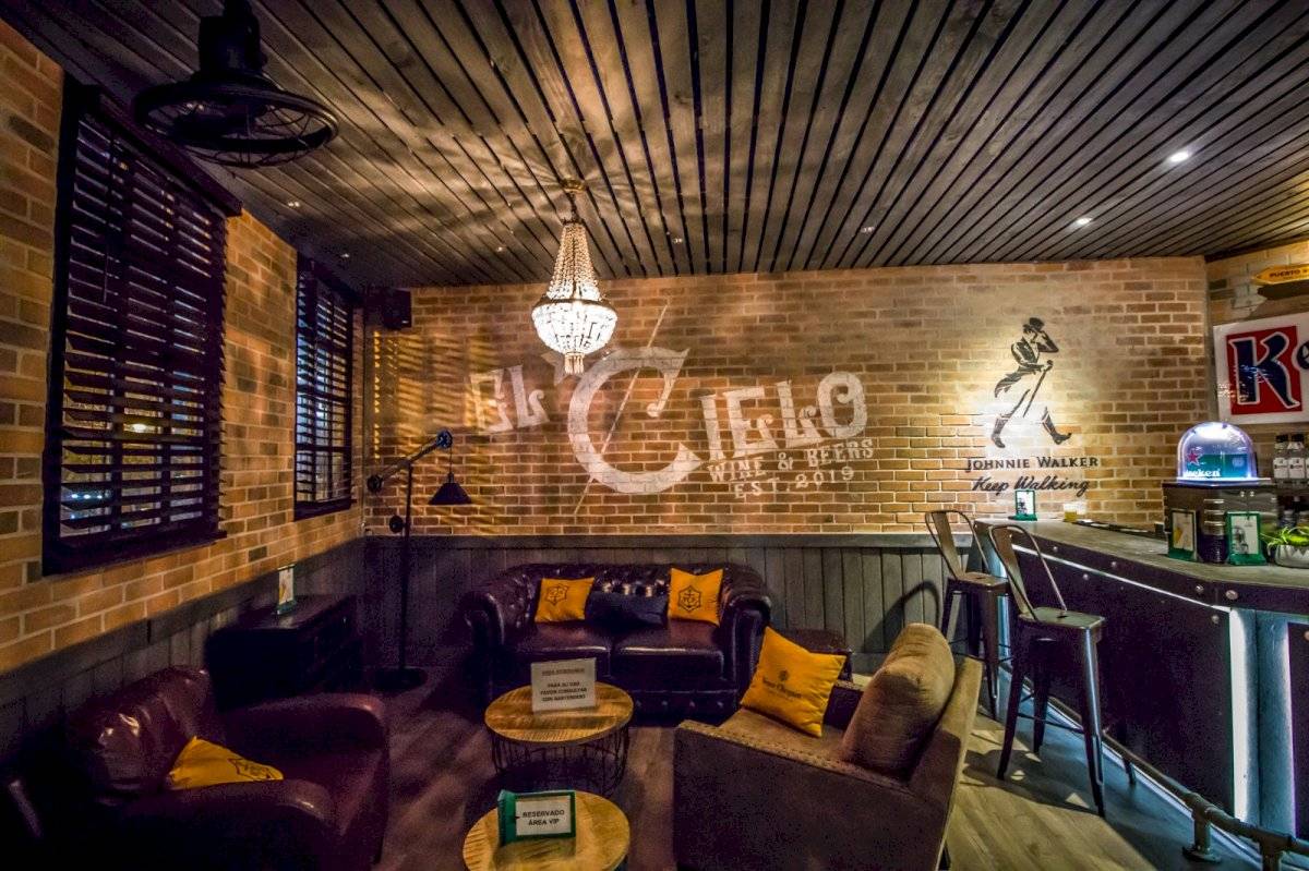 el cielo wine bar