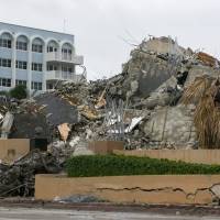 Recuperan otros ocho cuerpos tras colapso de edificio residencial en Florida