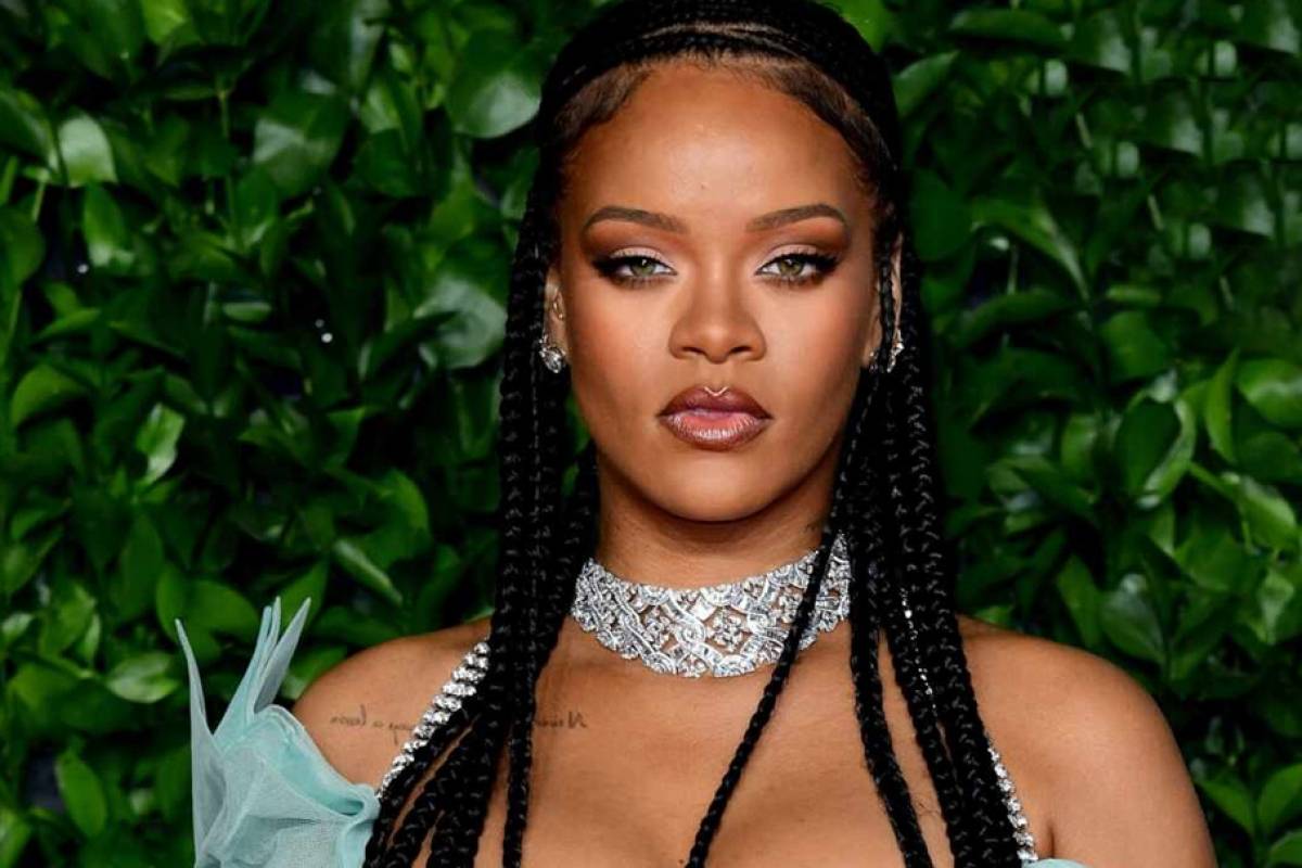 Rihanna luce costoso sombrero en su paseo por Nueva York - Vimarsana News
