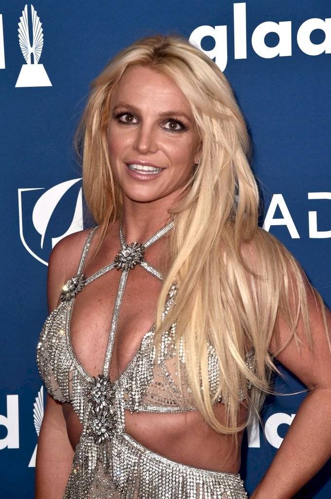 britneyspears202-c4f595ecf7f6ee0723976e2d31a57817.jpg